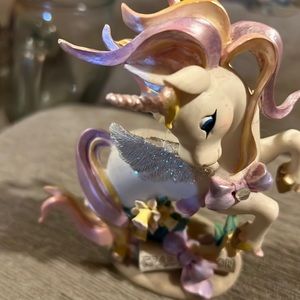 Vintage Graduation Day collectible unicorn if the Rainbow Dreams collection